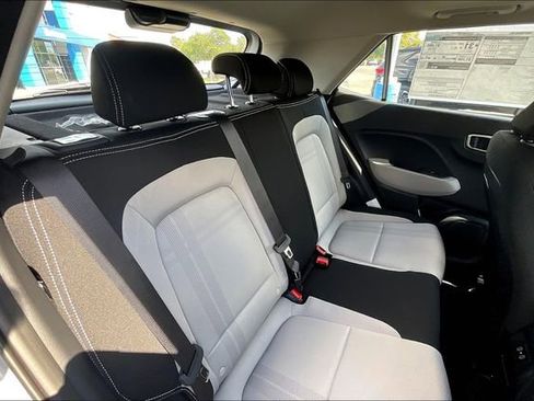 New 2025 Hyundai Venue SEL FWD image 28