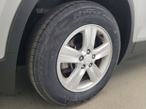 Used 2019 Chevrolet Trax LT w/ LT Convenience Package FWD image 31