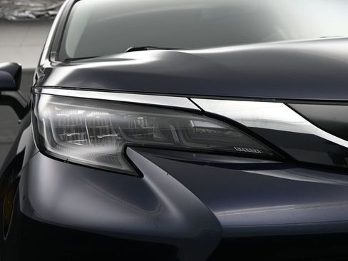 Used 2024 Toyota Sienna XLE image 11