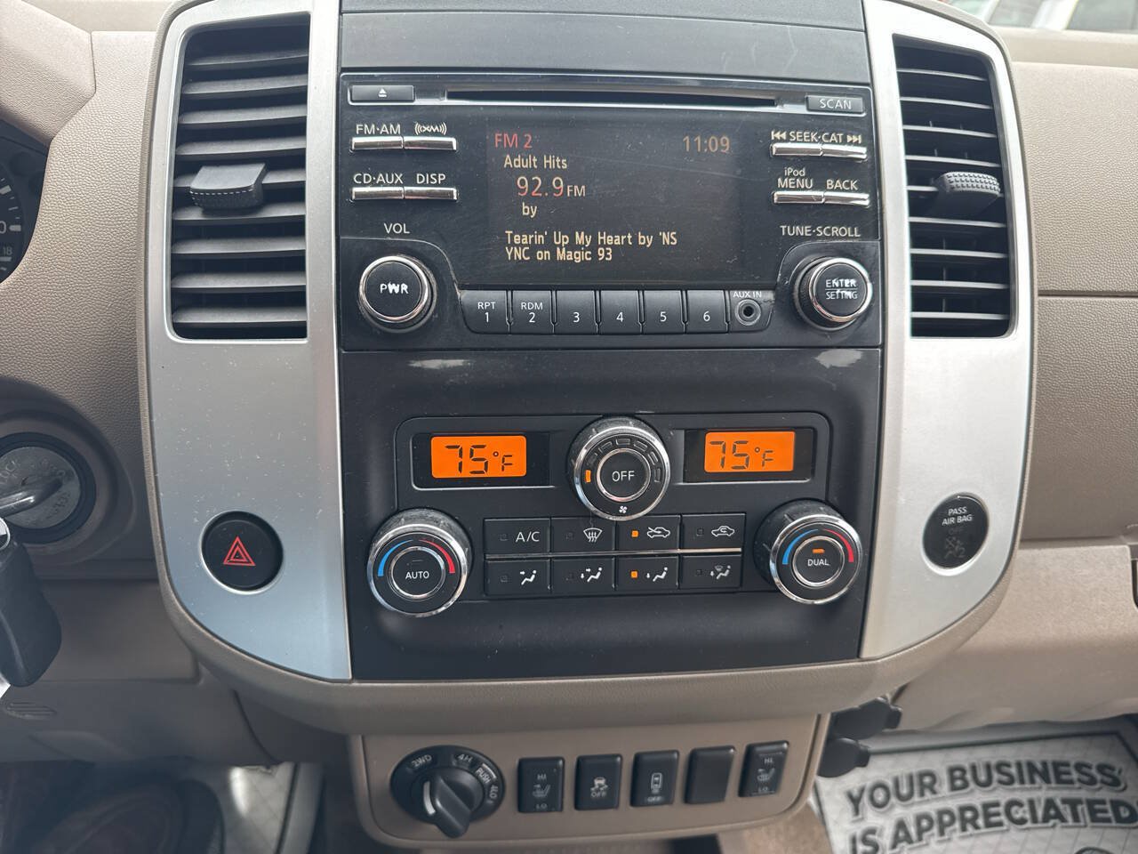 Used 2014 Nissan Frontier SV w/ SV Value Truck Package AWD/4WD image 32