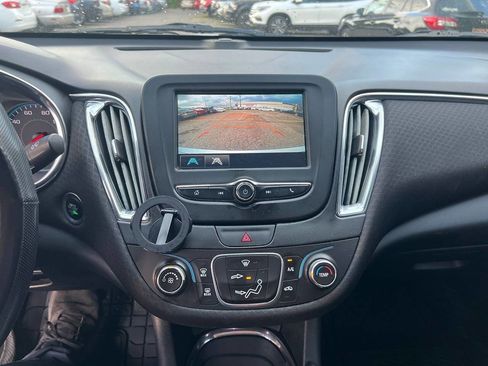 Used 2017 Chevrolet Malibu LT FWD image 22