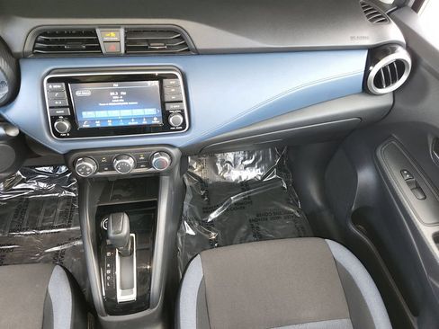 Used 2025 Nissan Versa SV FWD image 17