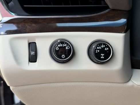 Used 2016 Cadillac Escalade ESV Luxury AWD/4WD image 33