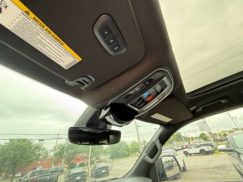 Used 2022 Jeep Wagoneer Series III w/ Premium Group I AWD/4WD image 22