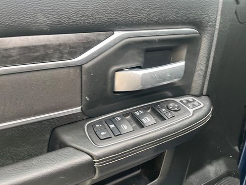 Used 2024 RAM 2500 Big Horn w/ Sport Appearance Package image 12