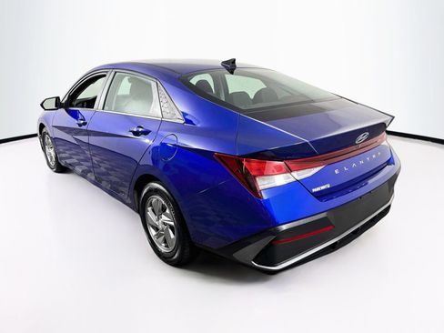 Used 2024 Hyundai Elantra SE FWD image 5