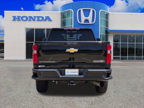 Used 2024 Chevrolet Silverado 2500 High Country w/ High Country Premium Package AWD/4WD image 4
