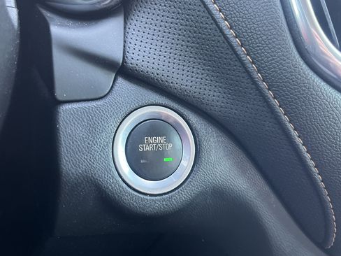 Used 2018 Chevrolet Equinox Premier FWD image 23