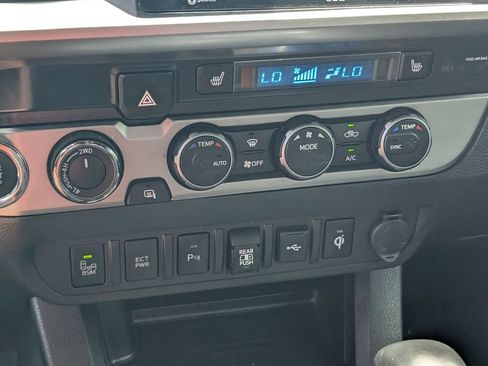 Used 2022 Toyota Tacoma Limited AWD/4WD image 29