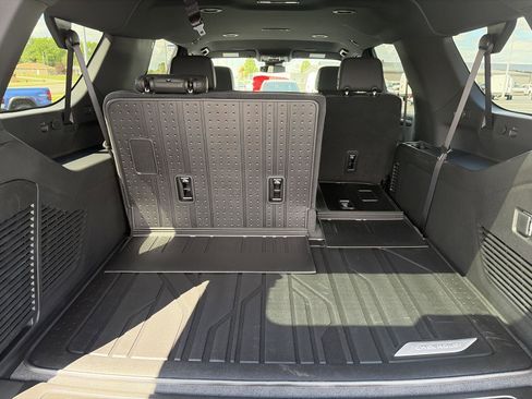 New 2026 Chevrolet Suburban LT w/ Comfort Package AWD/4WD image 8