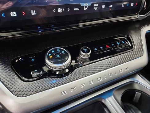 New 2026 Ford Expedition Platinum image 18