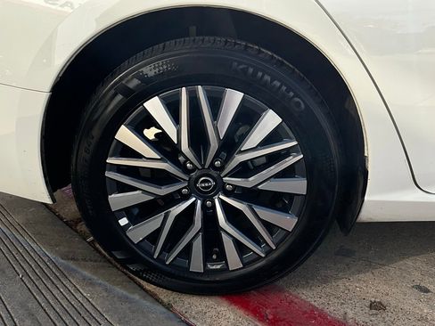 Used 2025 Nissan Altima 2.5 SV image 9