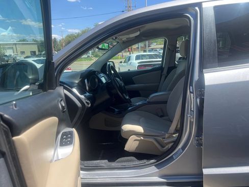 Used 2017 Dodge Journey SE w/ Flexible Seating Group FWD image 12