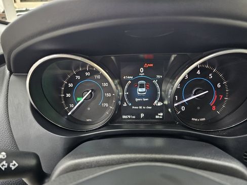 Used 2017 Jaguar F-PACE Premium image 31