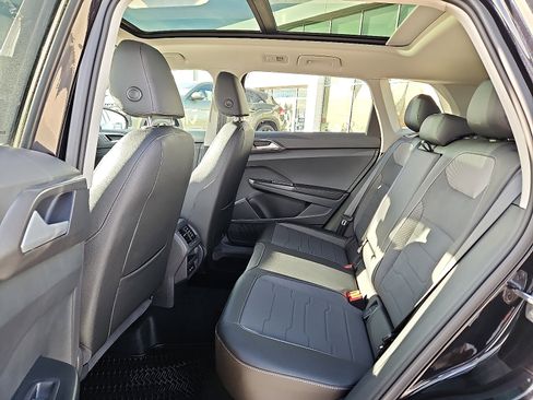 New 2026 Volkswagen Taos SE image 9