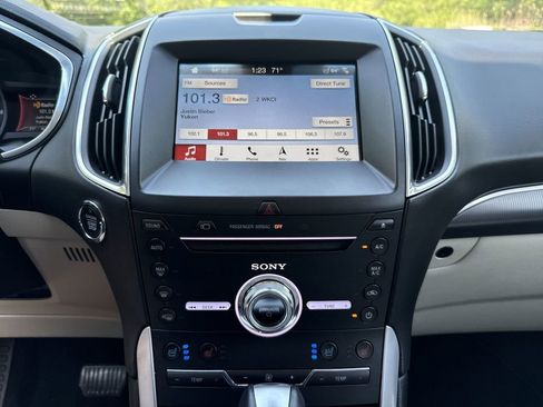 Used 2018 Ford Edge Titanium w/ Equipment Group 302A AWD/4WD image 16