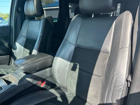Used 2017 Jeep Grand Cherokee Altitude AWD/4WD image 19