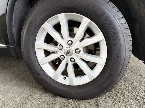 Used 2019 Dodge Durango SXT w/ 3rd Row Seating Group image 17