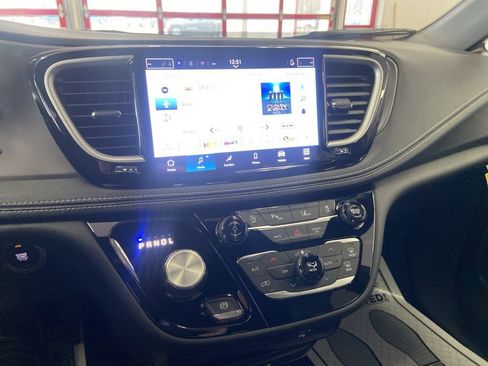 New 2026 Chrysler Pacifica Select image 29