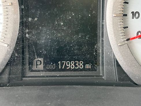 Used 2018 Toyota Sienna SE w/ Carpet Mat Package image 10