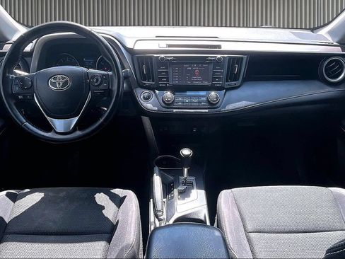 Used 2018 Toyota RAV4 XLE FWD image 17