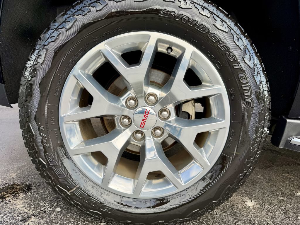 Used 2018 GMC Yukon SLT w/ Open Road Package AWD/4WD image 32