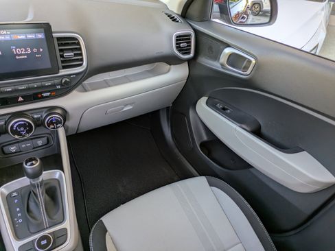 Certified 2024 Hyundai Venue SEL image 12