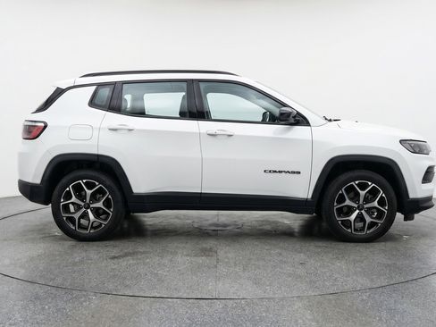 Used 2025 Jeep Compass Limited AWD/4WD image 11