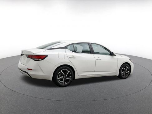 Used 2025 Nissan Sentra SV FWD image 9