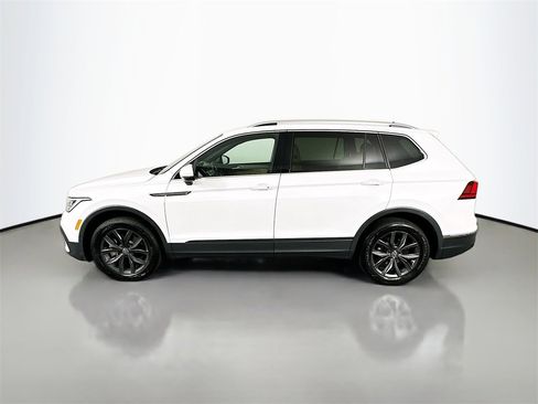 Used 2023 Volkswagen Tiguan SE image 4