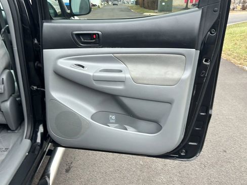 Used 2011 Toyota Tacoma 4x4 Double Cab w/ SR5 Pkg #2 image 14