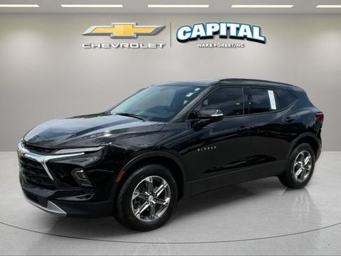 Used 2024 Chevrolet Blazer LT FWD image 1