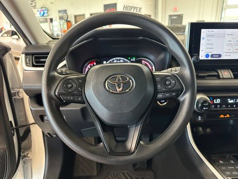 Used 2023 Toyota RAV4 XLE AWD/4WD image 17