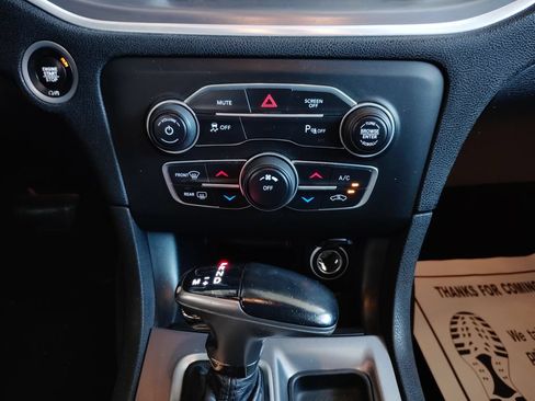Used 2019 Dodge Charger SXT w/ Leather Interior Group RWD image 32