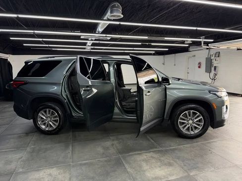 Used 2022 Chevrolet Traverse LT FWD image 40