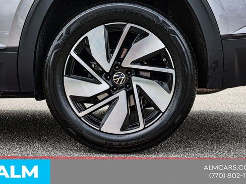 Used 2025 Volkswagen Atlas SE image 17