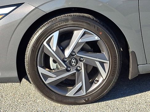 Certified 2025 Hyundai Elantra Sport image 9