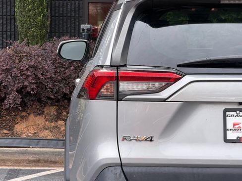 Used 2020 Toyota RAV4 XLE AWD/4WD image 15