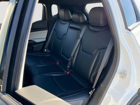 Certified 2025 Jeep Compass Limited image 22