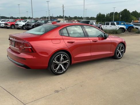 Used 2024 Volvo S60 B5 Core image 8