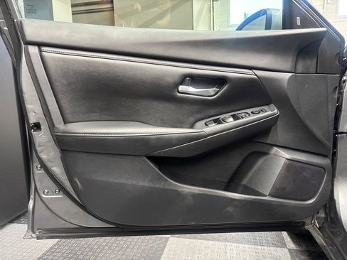 Used 2022 Nissan Sentra SV FWD image 12