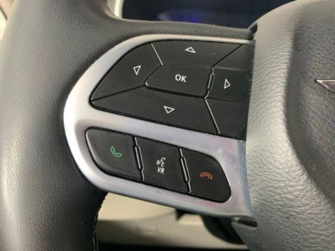Used 2024 Chrysler Pacifica Touring-L FWD image 30