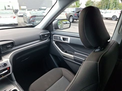 Used 2022 Ford Explorer XLT image 11