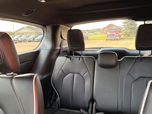 Used 2026 Chrysler Pacifica Limited AWD/4WD image 19