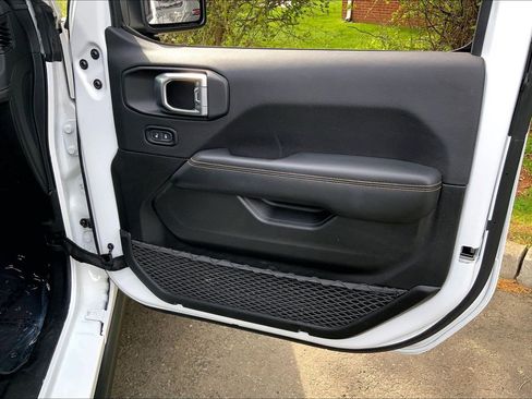 Certified 2024 Jeep Wrangler Unlimited Sahara AWD/4WD image 18