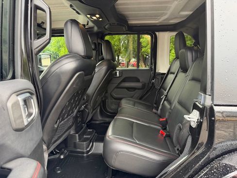 Used 2019 Jeep Wrangler Unlimited Rubicon w/ Cold Weather Group AWD/4WD image 13