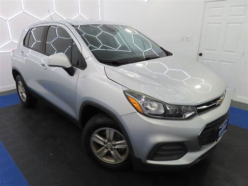 Used 2017 Chevrolet Trax LS AWD/4WD image 5