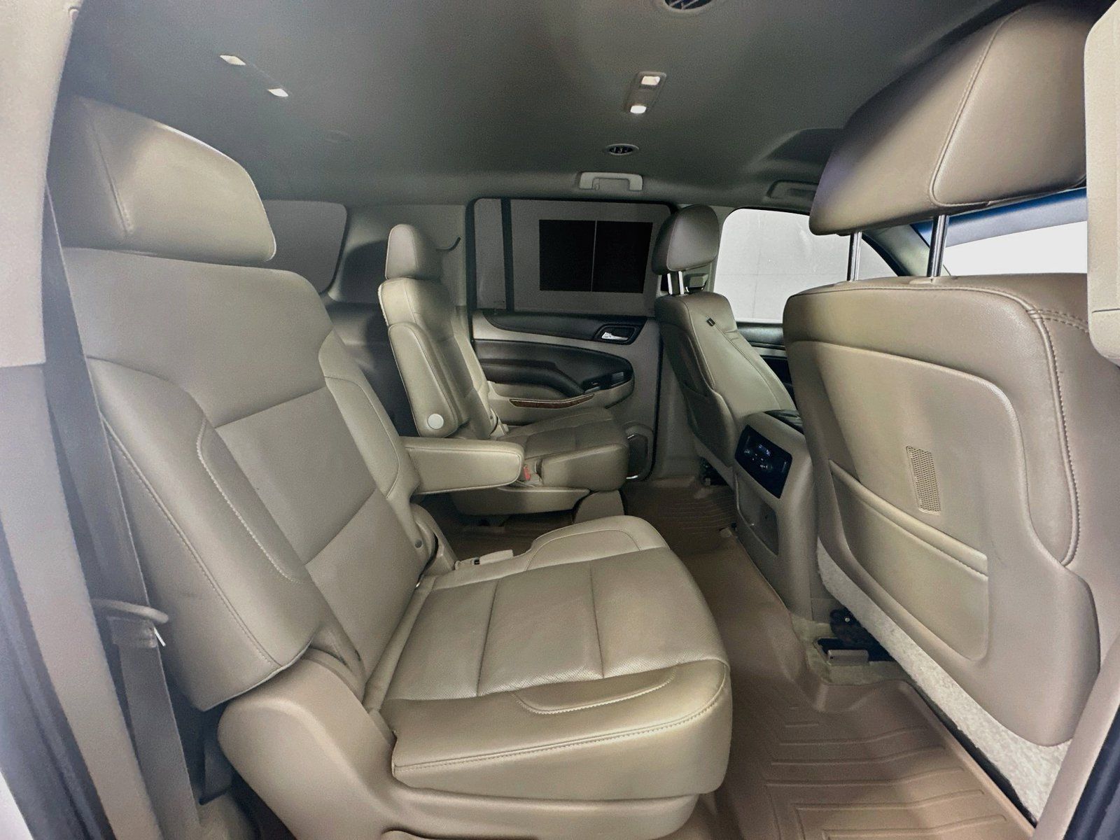 Used 2015 Chevrolet Suburban LTZ w/ Texas Edition RWD image 29
