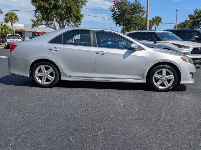 Used 2013 Toyota Camry SE FWD image 2