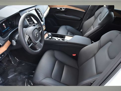 Used 2024 Volvo XC90 T8 Plus w/ Protection Package Premier AWD/4WD image 10